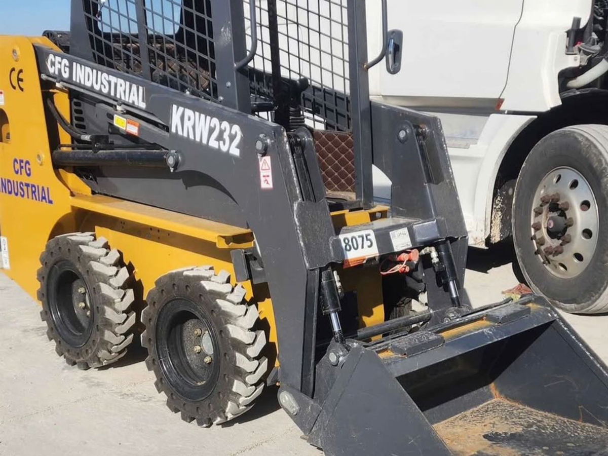 2024-Mini-Skid-Steer-02